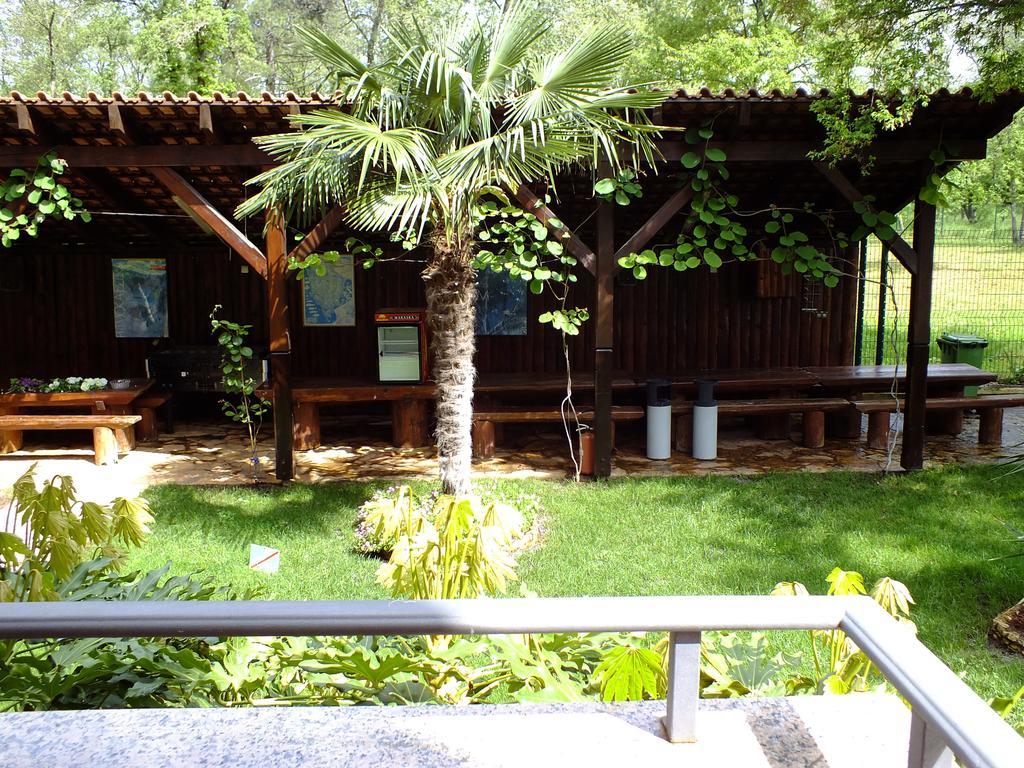 Aqua Family Apartments Karigador Szoba fotó