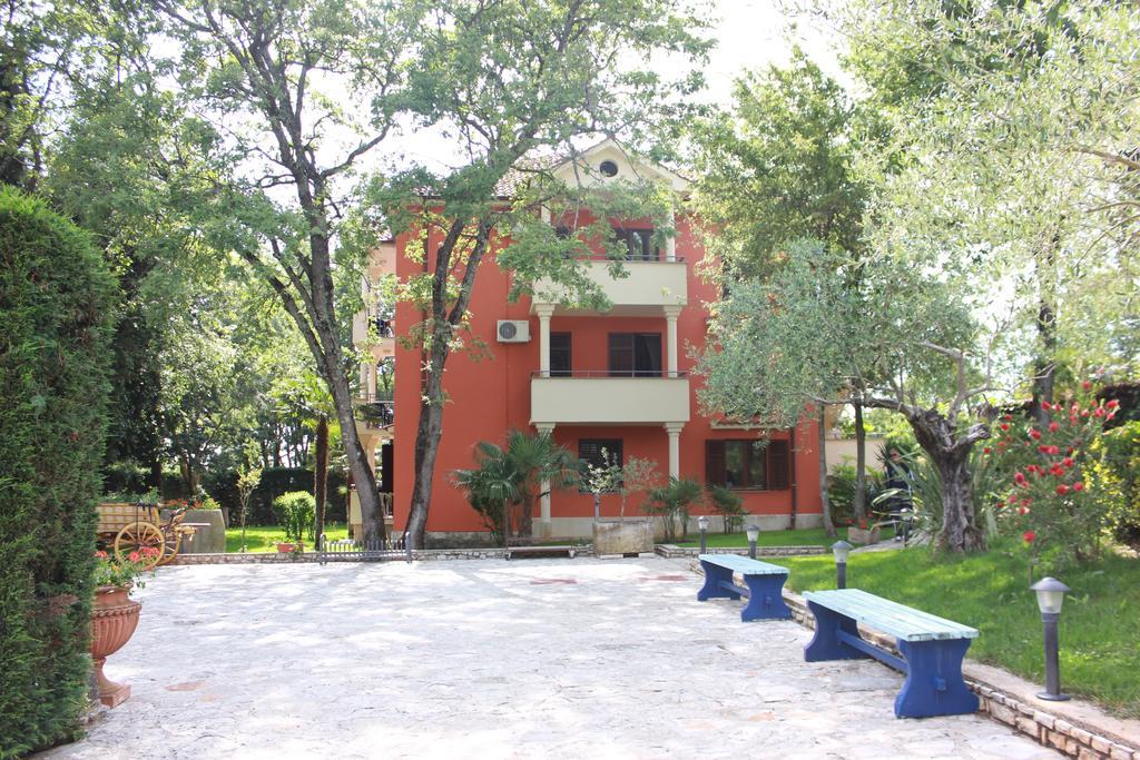 Aqua Family Apartments Karigador Kültér fotó