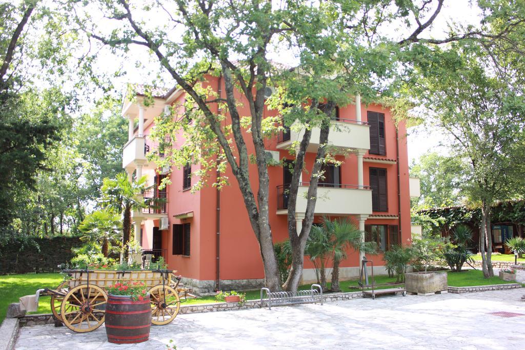 Aqua Family Apartments Karigador Kültér fotó